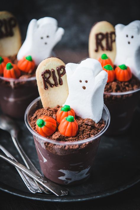 These Ghosts in the Graveyard pudding cups are an easy Halloween dessert that both kids and adults will love! Best of all, they're quick to assemble and don't require any cooking. The no-bake treats are perfect for Halloween parties, classroom snacks, or a festive holiday activity that your kids can help you make! Ghosts In The Graveyard, Graveyard Pudding, Halloween Pudding, Pudding Cup Desserts, Classroom Snacks, Dirt Pudding, Pumpkin Mac And Cheese, Dessert Places, The Seasoned Mom