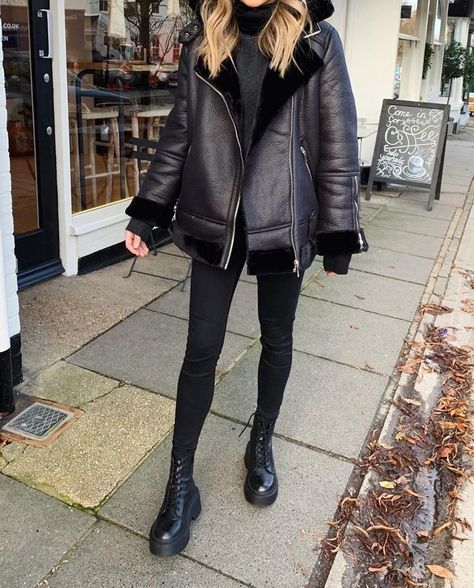 Shearling Jacket Outfit, Biker Jacket Outfit, Mantel Outfit, Jacket Outfit Women, Fur Leather Jacket, Leather Jacket Outfits, Fashion Figures, Jacket Outfit, All Black Outfit