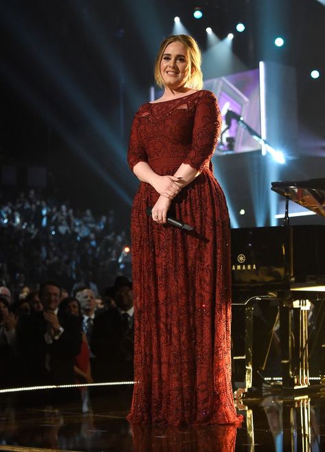 image Adele Grammys, Adele Style, Adele Love, Adele Dress, Givenchy Couture, Robes D'occasion, Red Carpet Dresses, Celebrity Dresses, David Bowie