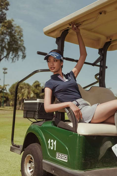 Golf Model Photoshoot, Womens Golf Photoshoot, Golf Editorial Photography, Golf Photoshoot Photo Ideas Women, Golf Fashion Photography, Golf Fashion Editorial, Golf Photoshoot Women, Golf Cart Photoshoot, Golfing Photoshoot