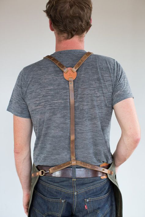 Leather Aprons For Men, Leather Sewing Projects, Men Harness, Men Apron, Mens Apron, Barista Apron, Diy En Cuir, Shop Apron, Suspenders Men