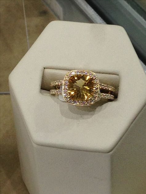 Citrine engagement ring...I love this! Engagement Rings Trends, Amber Engagement Ring, Citrine Wedding Ring, Citrine Wedding, Affordable Engagement Rings, Diamond Eternity Bands, Citrine Ring Engagement, Post Facebook, Future Engagement Rings