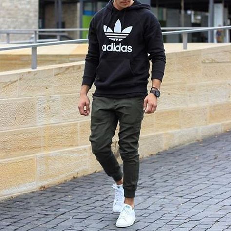 Herren Style, Hipster Man, Men Street, Green Pants, Fashion Streetwear, Mens Casual Outfits, Fashion Photoshoot, Mode Inspiration, Outfit Casual