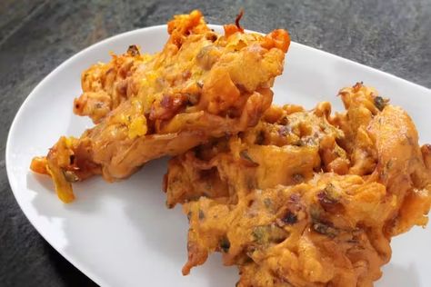 Onion Bhaji Recipes, Onion Bhajis, Cooking Terms, Onion Bhaji, Baked Onions, Pakora Recipe, Bhaji Recipe, Pakora Recipes, Indian Snacks