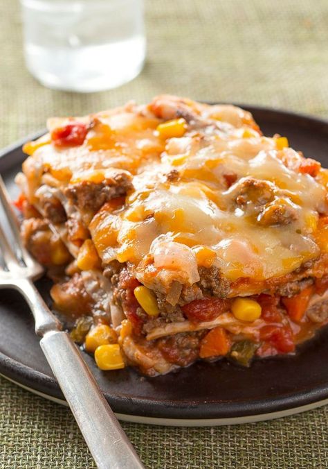 Layered Burrito Bake -- In this recipe, ground beef, salsa, refried beans and cheese are layered between tortillas for a burrito bake that's like a fiesta in a dish. Burrito Bake Recipe, Refried Beans And Cheese, Burrito Bake, Casserole Bake, Beans And Cheese, Burrito Casserole, Foil Dinners, Kraft Recipes, Refried Beans