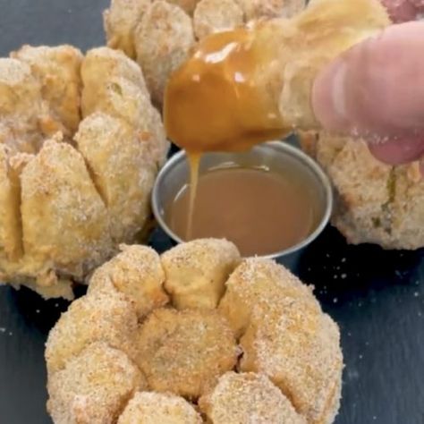 Apple Pie Cinnamon Roll Muffins - Recipe Champions Blooming Apple Recipe, Blooming Apple, Josh Elkin, Cinnamon Roll Apple Pie, Blooming Apples, Cinnamon Roll Muffins, Peach Pie Filling, Apple Recipe, Classic Apple Pie