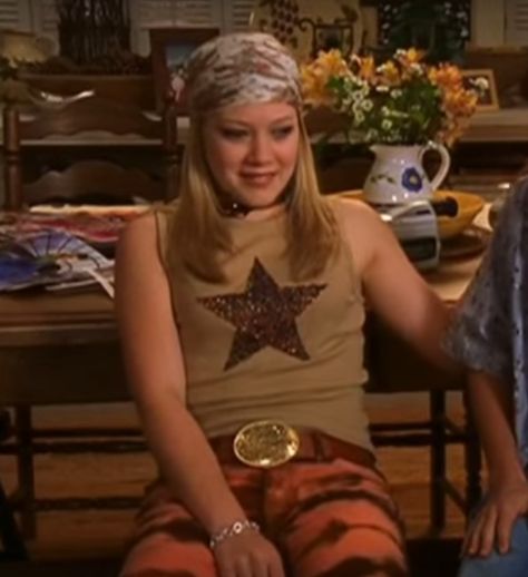 Disney Channel Fashion, Miranda Lizzie Mcguire, Lizzie Mcguire Fashion, Lizzie Mcguire Aesthetic, Lizzie Mcguire Outfits, Y2k Board, 90s Kids Fashion, Tv Characters Outfits, Y2k Fashion Early 2000s