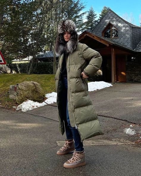 Top 35 Instagram influencer outfits round-up Inuikii Outfit, Inuikii Boots Outfit, Outfit Montagna, Inuikii Boots, Snow Boots Outfit, Aw 2023, Ski Bunny, Ski Bunnies, Winter Boots Outfits