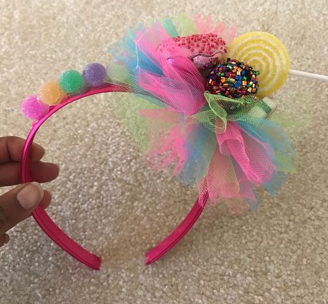 DIY Candy Headband! A blog about my passions hoping to inspire you to explore and create your own! Candy Land Costumes, Candy Headband, Christmas Costumes Diy, Diy Lollipop, Costumes Faciles, Mean Girls Christmas, Giant Lollipops, Candy Theme Birthday Party, Candy Land Birthday Party