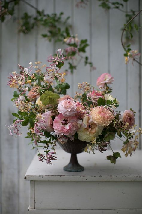 Pink Flower Arrangements, Honeysuckle Vine, Cut Flower Garden, Floral Centerpiece, Flower Studio, Spring Bouquet, Summer Home, Climbing Roses, Fragrant Flowers