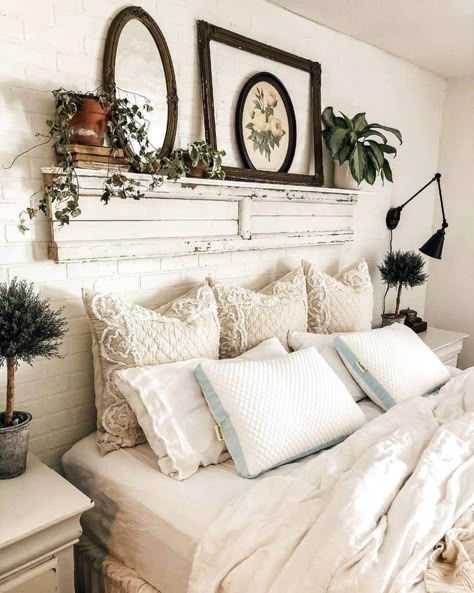 Vintage Farmhouse Bedroom, Rustic Farmhouse Bedroom, Rustic Bedroom Design, Gift Bag Ideas, French Country Bedrooms, Rustic Bedroom Decor, Hunting Cabin, Bedroom Background, Rustic Room