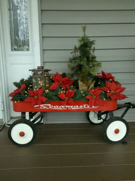 Kids Wagon, Country Christmas Decorations, Red Wagon, Christmas Porch Decor, Christmas Decorations Diy Outdoor, Christmas Arrangements, Holiday Crafts Christmas, Indoor Christmas Decorations, Front Porch Christmas Decor