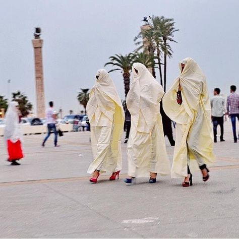 When the past and present meet. Furashiya & heels. #Libyan #Women #Libya #Mysterious #Heels #Arab #Culture #Traditions (Libya Represent Instagram photo) Libyan Clothing, Arabian Women, Arab Culture, Three Women, Fun Heels, Arab Women, Libya, World Cultures, Niqab