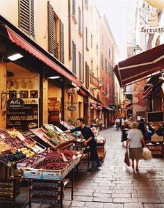 Via Pescherie Vecchie ("Street of the Old Fisheries") - Bologna, Italy Open Air Market, Old Market, Board Signs, European Market, Living In Italy, Wood Tables, Bologna Italy, Places In Italy, Travel Italy