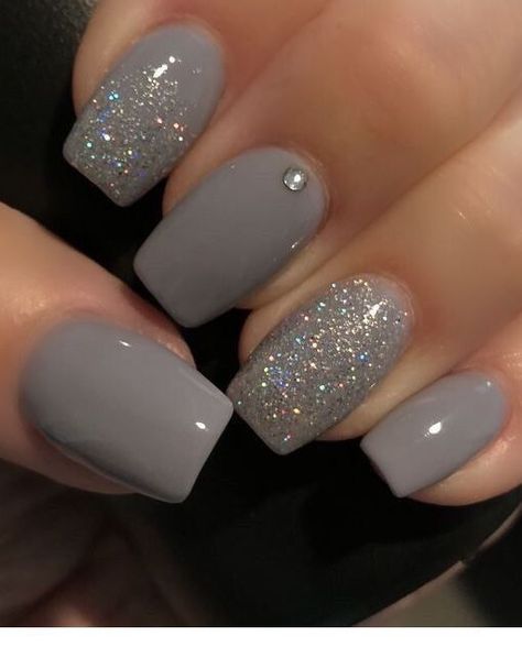 Pin by 💕 REVEUSE💕 on ⭐️ WOMEN IN GREY⭐️ | Silver glitter nails, Dipped nails, Nail designs glitter Grey Nail Polish, Silver Glitter Nails, Pointy Nails, Elegant Nail Art, November Nails, Gray Nails, Dipped Nails, Elegant Nails, Glitter Nail Art