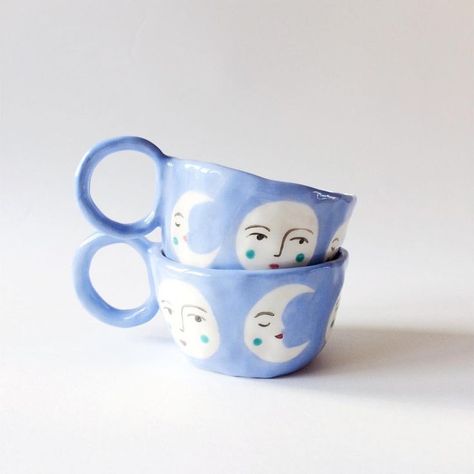 ceramic mugs and illustration | Lisa Junius 🌛✨🌚 Diy Keramik, Moon Mug, Keramik Design, Clay Ceramics, Ceramic Clay, Pottery Painting, Cute Mugs, Cups And Mugs, Ceramic Painting