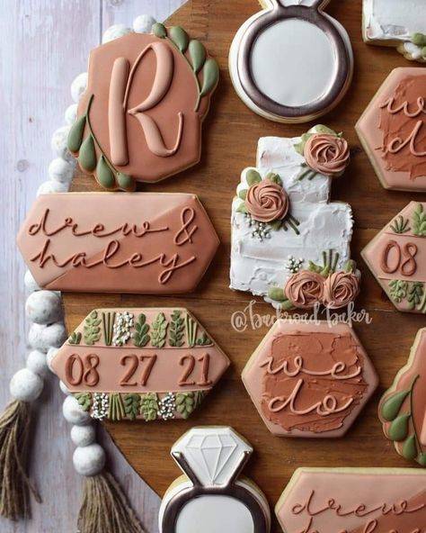 Cowboy Wedding Cookies Decorated, Boho Wedding Cookies Ideas, Wedding Cookies Decorated Boho, Wedding Reception Cookies Decorated, Decorated Cookie Photography, Terracotta Cookies, Gilmore Cookies, Rustic Wedding Cookies Decorated, Fall Wedding Sugar Cookies