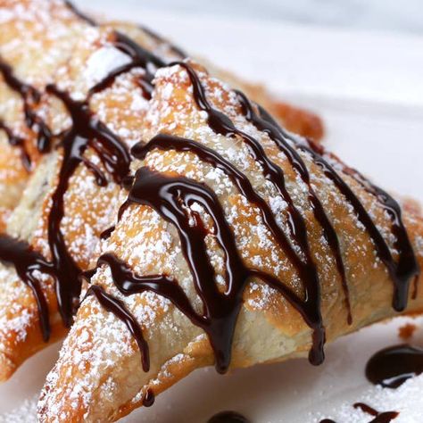 Cream Cheese Turnovers, Cheese Turnovers, Nutella Cream Cheese, Nutella Cream, Nutella Puff Pastry, Nutella Recipes Easy, Turnover Recipes, Tasty Breakfast, Tasty Videos