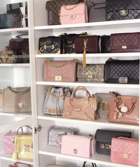 Sac Michael Kors, Bag Closet, Chanel Mini, Luxury Purses, Cute Purses, Closet Ideas, Closet Design, Replica Handbags, Cute Bags