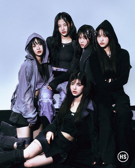 Highsnobiety Magazine, New Jeans Style, Group Photos, Black Outfit, Cropped Hoodie, Pop Group, South Korean Girls, New Hair, Kpop Girls