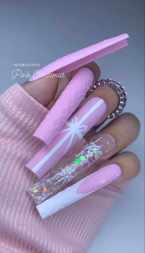 Holiday Long Acrylic Nails, Long Winter Acrylic Nails, Pink Acrylic Christmas Nails, Pink Acrylic Nails Christmas, Christmas Presents Nails, Christmas Pink Nail Designs, Pink Christmas Nails Stiletto, Christmas Nails Long Coffin, Pink Snowflake Nails Acrylic