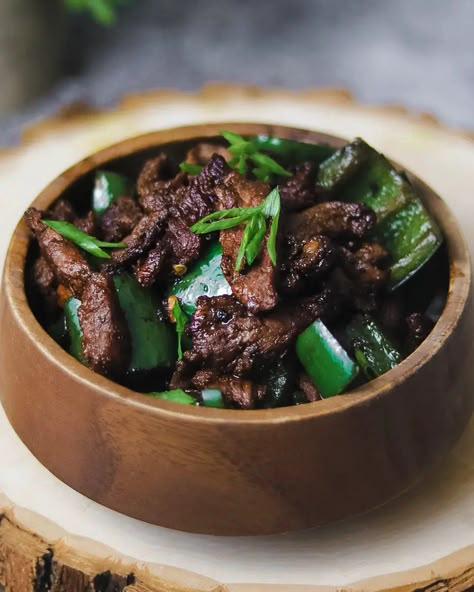 Jalapeno Beef Stirfry | Chinese American Recipe - Haleem Eats Steak And Jalapeno Recipe, Jalapeno Beef Stir Fry, Beef Jalapeno Recipes, Hot Pepper Recipes, Pepper Steak Recipe, At Home Date Night, Home Date Night, Chinese Stir Fry, Steamed White Rice