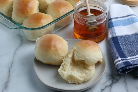 Homemade Dinner Rolls Easy Homemade Dinner Rolls, Easy Homemade Dinner, Vegan Dinner Rolls, Dinner Roll Recipe, Dinner Roll, Easy To Make Dinners, Homemade Dinner Rolls, Dinner Rolls Recipe, Slow Cooker Recipes Healthy