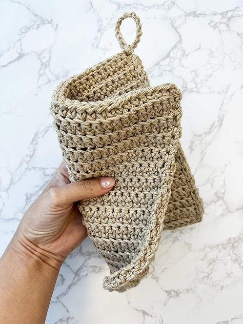 Beginner Crochet Potholder Pattern, Easy Crochet Potholders For Beginners, Large Hot Pad Tutorial, How To Crochet A Pot Holder, Free Crochet Pattern Potholders, Crochet Pattern Potholder, Crochet Patterns Pot Holders Free, Simple Crochet Potholders, Easy Pot Holders Crochet