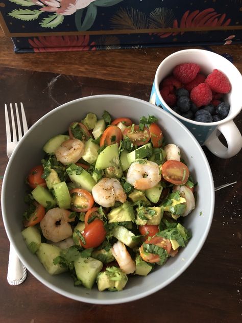 Avocado And Shrimp Salad, Shrimp Avocado Salad Recipes Healthy, Shrimp Tomato Avocado Salad, Shrimp Avacoda Salad, Shrimp Avocado Salad Recipe, Shrimp Avocado Salad, Healthy Shrimp, Nutrition Guide, Shrimp Salad