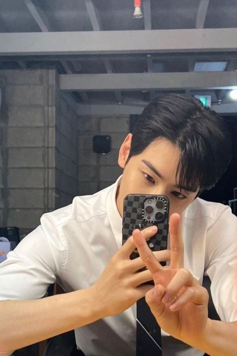 290322 | Cha Eun Woo on IG Cha Eun Woo Selfie Mirror, Cha Eun Woo Recent Photos, Cho Eun Woo, Cha Eun Woo Cool, Cha Eun Woo Pics, Cha Eun Woo Selfie, Cha Eun Woo Instagram, Cha Eun Woo Boyfriend Material, Eunwoo Astro