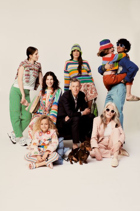 Because fashion is a passion through generations #fashion #multigenerational #bongeniegrieder #summersplash #summerinspo Family Fashion Editorial, Generation Z Fashion, Fun Family Poses, Gen Z Fashion Trends, Generation Photography, Gen Z Fashion, Outdoor Family Photoshoot, Christmas Family Photoshoot, Kids At Heart