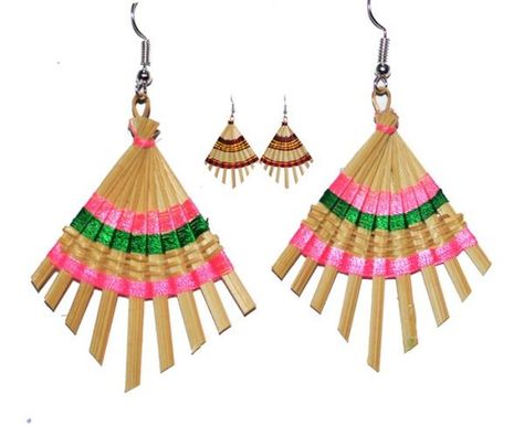 Bamboo Jewelry, Indian Pink, Basket Weaving Patterns, Wooden Jewellery, Bamboo Earrings, Bamboo Furniture, Pine Needles, Weaving Patterns, Jewellery Accessories