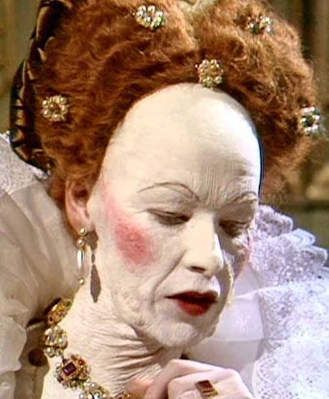 How Queen Elizabeth I would have styled herself for court appearances when she was in her 60's. IMAGE: The Makeup Gallery / BBC'S "Elizabeth R" miniseries, starring Glenda Jackson. Queen Elizabeth The 1st, Glenda Jackson, Elizabethan Fashion, Tudor Costumes, Elizabethan Era, Lizzie Hearts, Reine Elizabeth Ii, Theatrical Makeup, Tudor History