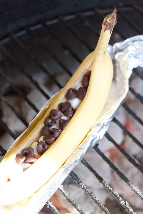 Chocolate and Marshmallow Stuffed BBQ Bananas Step 8 Bbq Banana, Banana Recipes, A Banana, Camping Food, Bbq Recipes, Marshmallows, Just Desserts, Bananas, Summer Recipes