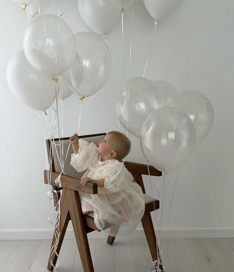 First Birthday Aesthetic, Baby Birthday Photoshoot Ideas, Mother Baby Photography, Baby Birthday Photoshoot, Baby Birthday Decorations, 1st Birthday Pictures, 1st Birthday Photoshoot, Baby Birthday Themes, Being A Mother