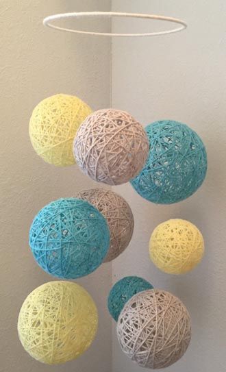 Yarn Chandelier, Yarn Balls, Diy Chandelier, Easy Diy Art, Yarn Ball, Crafts For Girls, Yellow Light, Diy Home Crafts, Pale Yellow