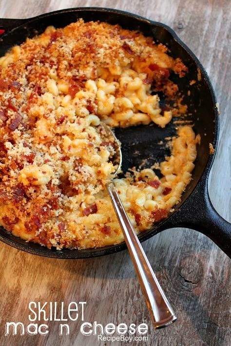 Skillet Macaroni and Cheese - Can't go wrong with all this cheese and bacon!  I'd add more milk next time as it wasn't as creamy as I would have liked. Skillet Mac And Cheese, Baked Macaroni And Cheese, Iron Skillet Recipes, Cast Iron Skillet Recipes, Baked Macaroni, Cast Iron Recipes, Baked Cheese, Macaroni Cheese, Iron Skillet