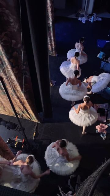 Ballet Backstage Aesthetic, Ballet Performance, Ballet Swan Lake, Ballet Backstage, Ballet Shows, Tikki Y Plagg, Swan Lake Ballet, Ballet Performances, Ballet Beauty