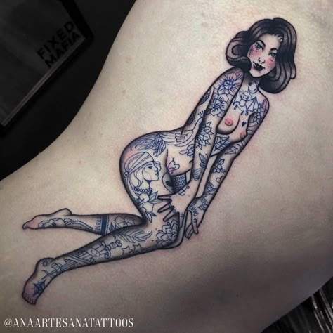 Traditional Tattoo Pin Up Girl, Traditional Tattoo Pin Up, Pinup Tattoo, Pin Up Girl Tattoo, Tattoos Geometric, Chest Piece Tattoos, Old School Tattoo Designs, Pin Up Tattoos, Traditional Tattoo Art