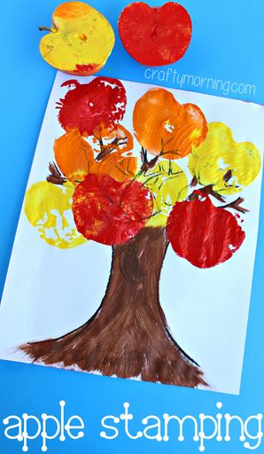 Apple Stamping Tree Craft #Fall craft for kids to make | CraftyMorning.com Apple Stamping, Apple Crafts, Craft Tree, September Crafts, Kids Fall Crafts, Apple Craft, Apple Activities, Crafts Preschool, Fall Tree