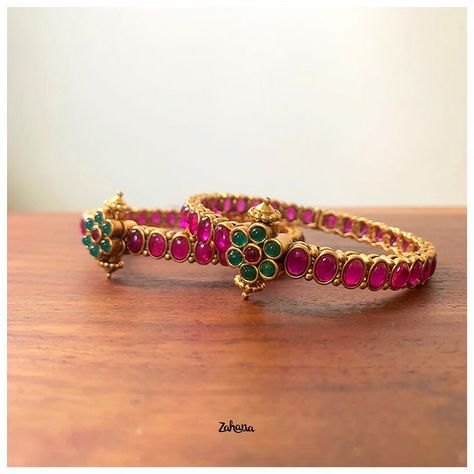 Kemp Bangles, Kemp Jewellery, Gold Bangles Indian, Ruby Bangles, Gold Bridal Necklace, Antique Gold Jewelry Indian, Diamond Pendants Designs, Gold Jewelry Simple Necklace, Pearl Necklace Designs