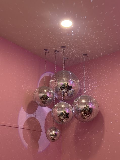 Pink Disco Room Aesthetic, Pink Disco Ball Wallpaper, Mirrorball Girlies Aesthetic, Disco Ball Pink Aesthetic, Pink Disco Ball Background, College Wall Art, Cool Kidz, College Walls, Y2k Party