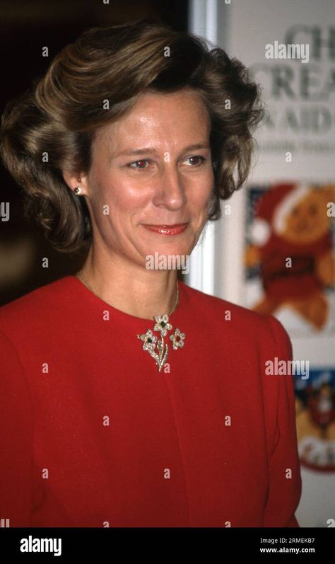 Download this stock image: The Duchess of Gloucester at Christies 16th October 1989 Photo by The Henshaw Archive - 2RMEKB7 from Alamy's library of millions of high resolution stock photos, illustrations and vectors. Alice Duchess Of Gloucester, Archduchess Gisela Of Austria, Duchess Of Gloucester Tiara, Duchess Of Gloucester, Grand Duchess Vladimir Tiara, Royal Jewellery, Royal Worcester, Image Processing, Gloucester