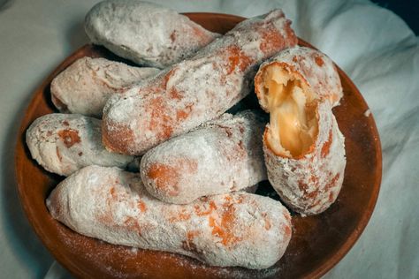 Milky Donut, Cheese Donut, 2023 Lifestyle, Cheese Roll Recipe, Healthy Munchies, Asian Side Dishes, Fried Donuts, Cheese Roll, Food Business Ideas