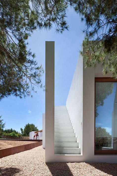 Beautiful stone house on Formentera: Can Manuel d’en Corda Contemporary Remodel, Outside Stairs, External Staircase, Outdoor Stairs, Minimalist Architecture, Stone House, Contemporary Architecture, Interior Architecture Design, Modern House Design