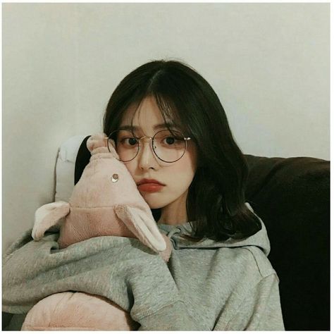 #wattpad #fanfiction y/n is a 16year old girl who is cold and a gangster she lives in a orphanage why?  read the book for more Pics For Dp, Asian Babies, Aesthetic People, Nerd Girl, Girls With Glasses, Japan Fashion, Cat Girl, Glasses Fashion, Ulzzang Girl