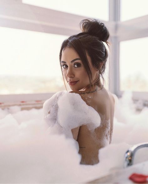 Bubble Bath Aesthetic Night, Bubble Bath Photography, Bubble Bath Aesthetic, Bathtub Pictures, Bathtub Photography, Boudiour Poses, Bath Aesthetic, Bath Photography, Bubble Bath