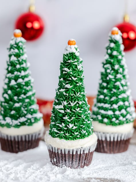 Cupcakes with a buttercream tree Ice Cream Cone Trees Christmas, Christmas Tree Ice Cream Cones, Ice Cream Cone Christmas Trees, Ice Cream Cone Tree, Ice Cream Cone Trees, Ice Cream Cone Christmas Tree, Buttercream Ice Cream, Christmas Tree Cupcake Cake, Christmas Tree Ice Cream