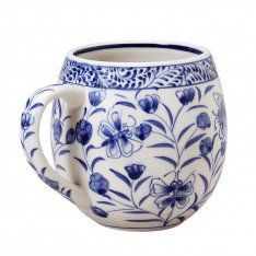 4b4c2f9bb58bb72e5799666a260b4b74 Ceramic Village, White Kitchen Inspiration, Blue And White Dinnerware, Heritage Crafts, Traditional Ceramics, Ten Thousand, Pottery Making, Ceramic Coffee Cups, Blue Decor