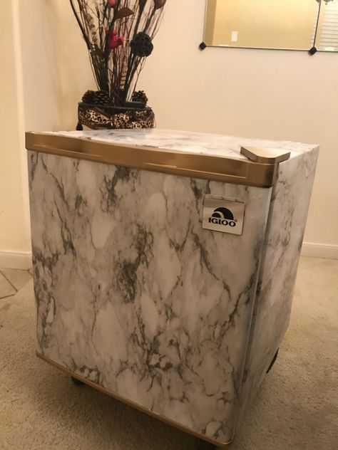 Marble contact paper and gold painted accents. Mini Fridge Painting Ideas, Painting A Mini Fridge, Painting Mini Fridge Diy, Contact Paper End Table, Painted Mini Fridge, Mini Fridge Makeover, Cow Print Mini Fridge, Contact Paper Fridge, Contact Paper Mini Fridge